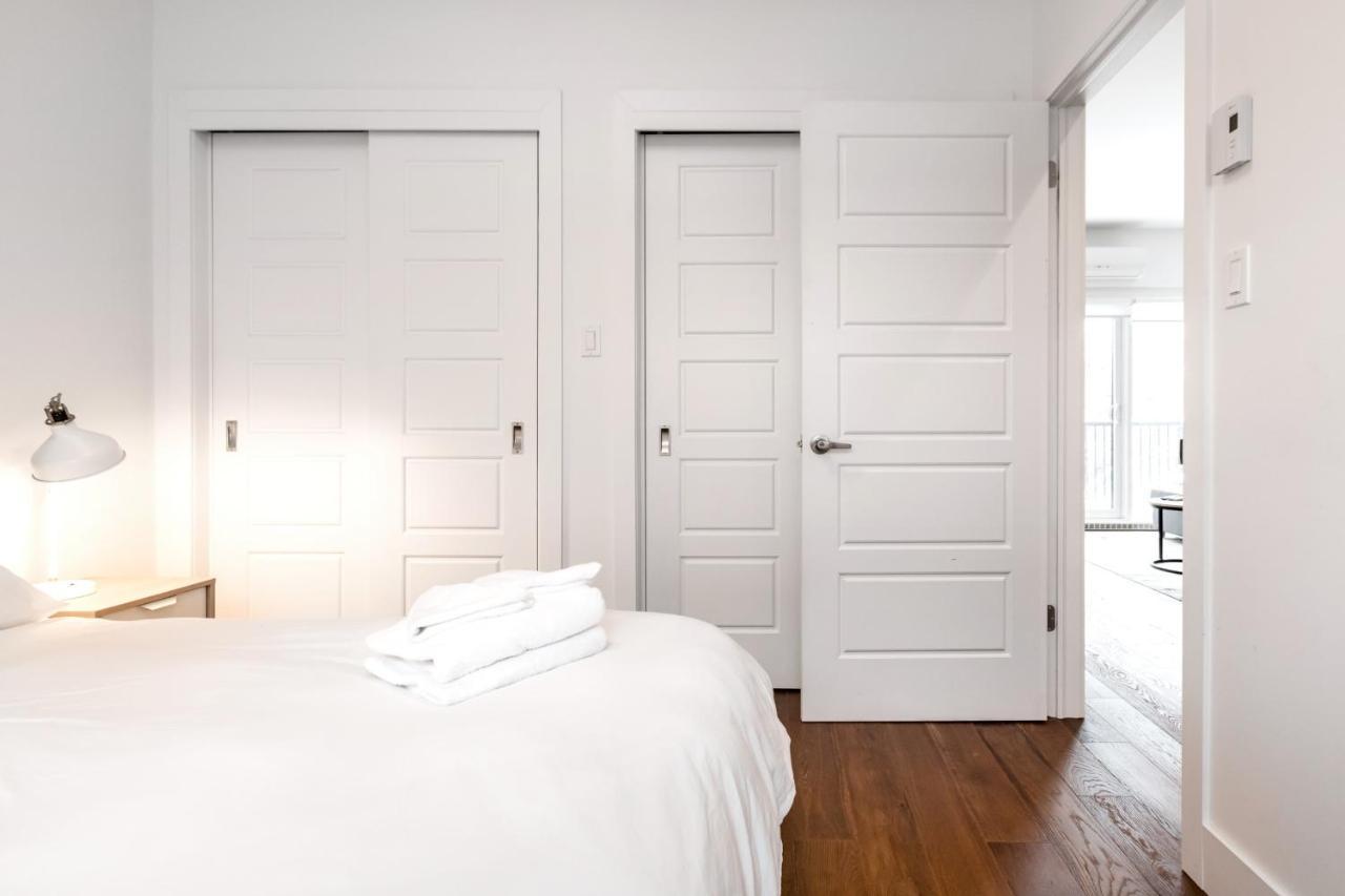 Sleek Condo In The Heart Of Little Italy By Den Stays Montreal Habitación foto